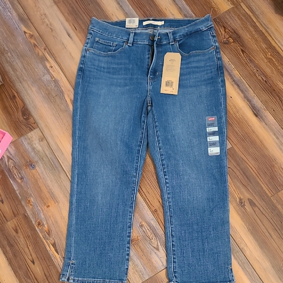 Classic Blue Denim  Capris. Nwt - Picture 1 of 7